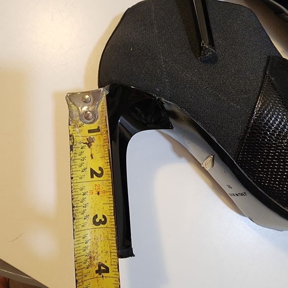 Diane Von Furstenberg Stylish Black Peep-Toe High Heeled Booties Size 7B - Picture 14 of 14